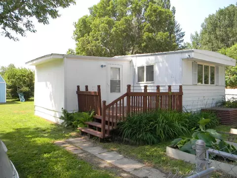 203 Coyote St, Mandan, ND 58554 photo 1