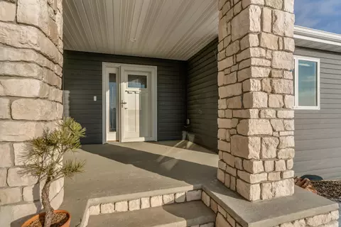2829 Peach Tree Dr, Bismarck, ND 58504 photo 3