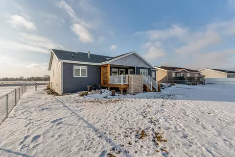 2829 Peach Tree Dr, Bismarck, ND 58504 photo 35