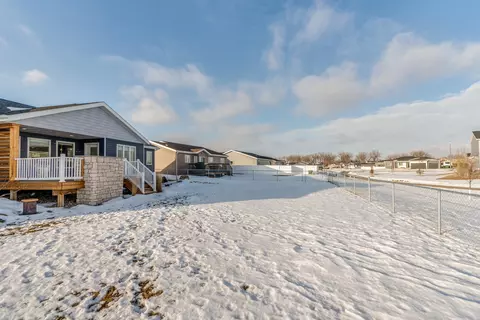 2829 Peach Tree Dr, Bismarck, ND 58504 photo 36