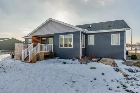 2829 Peach Tree Dr, Bismarck, ND 58504 photo 38