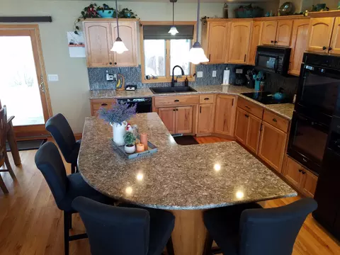 2390 Crocus Dr N, Mandan, ND 58554 photo 5