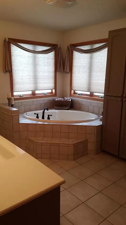 2390 Crocus Dr N, Mandan, ND 58554 photo 11