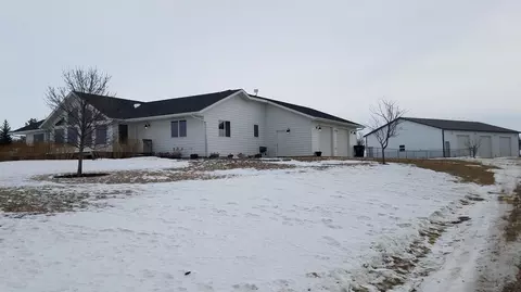 2390 Crocus Dr N, Mandan, ND 58554 photo 2