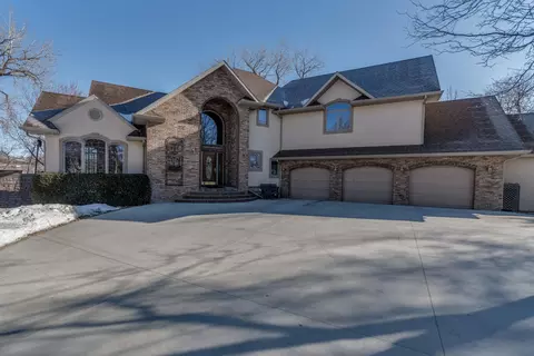 37 Captain Marsh Dr, Mandan, ND 58554 photo 2