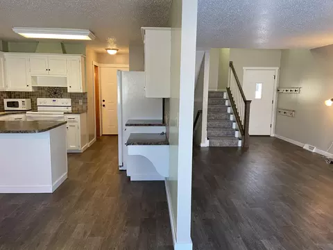 111 Brandon Dr, Bismarck, ND 58503 photo 2