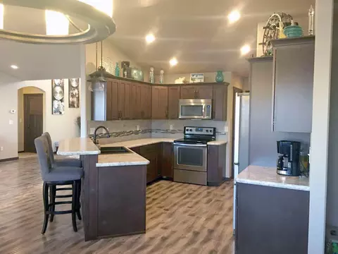 512 Quarry Ln, Bismarck, ND 58503 photo 3