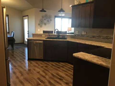 512 Quarry Ln, Bismarck, ND 58503 photo 9