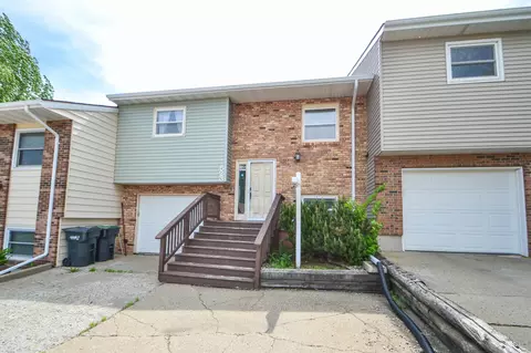 523 Marilyn Dr, Mandan, ND 58554 photo 1