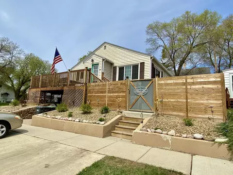400 2nd St NE, Mandan, ND 58554 photo 2