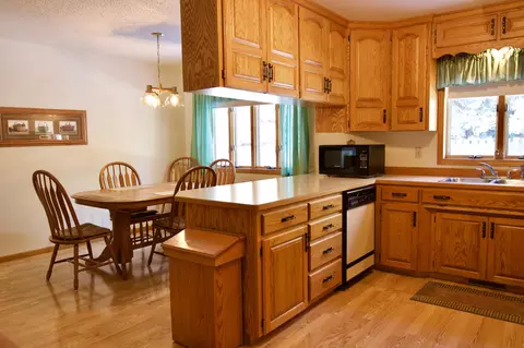 2004 Broadview Ln, Bismarck, ND 58503 photo 3