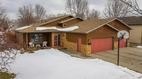439 Laredo Dr, Bismarck, ND 58504 photo 1