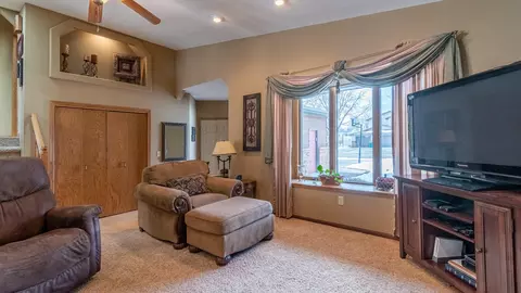 439 Laredo Dr, Bismarck, ND 58504 photo 5