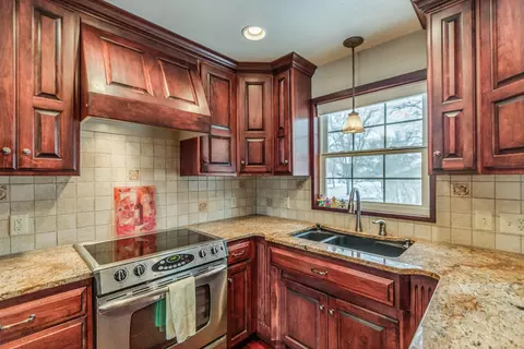 111 E Denver Ave, Bismarck, ND 58504 photo 5