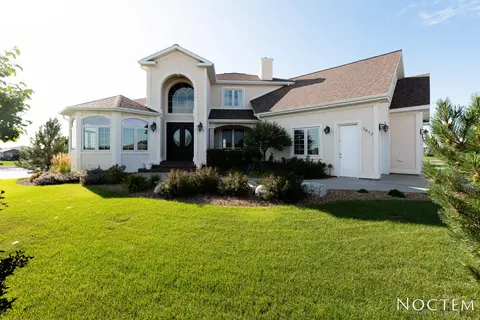 3817 Poseidon Loop, Bismarck, ND 58504 photo 2