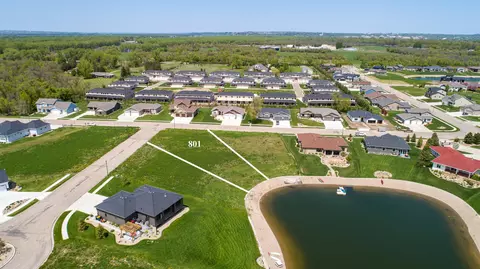 801 Calypso Dr, Bismarck, ND 58504 photo 3