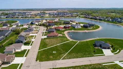 801 Calypso Dr, Bismarck, ND 58504 photo 1