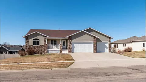 2010 Valley Dr, Bismarck, ND 58503 photo 1