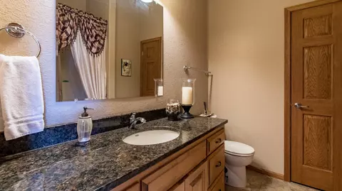 2010 Valley Dr, Bismarck, ND 58503 photo 16