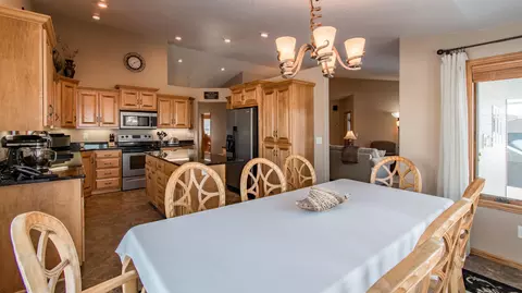 2010 Valley Dr, Bismarck, ND 58503 photo 4