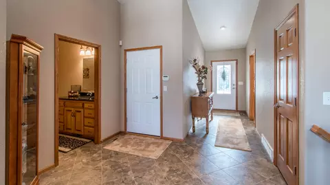 2010 Valley Dr, Bismarck, ND 58503 photo 13