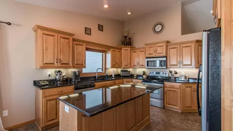 2010 Valley Dr, Bismarck, ND 58503 photo 6