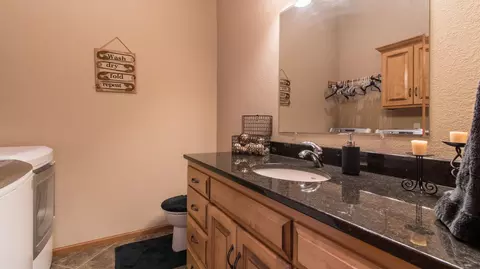 2010 Valley Dr, Bismarck, ND 58503 photo 12