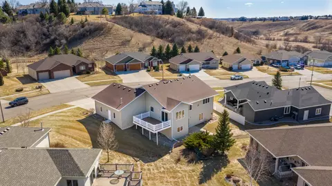 2010 Valley Dr, Bismarck, ND 58503 photo 2