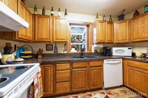 3226 E Capitol Ave E, Bismarck, ND 58501 photo 8