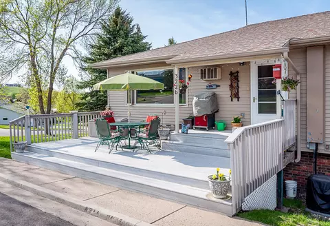 3226 E Capitol Ave E, Bismarck, ND 58501 photo 2
