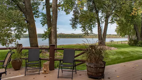 15050 Sundown Dr, Bismarck, ND 58503 photo 2