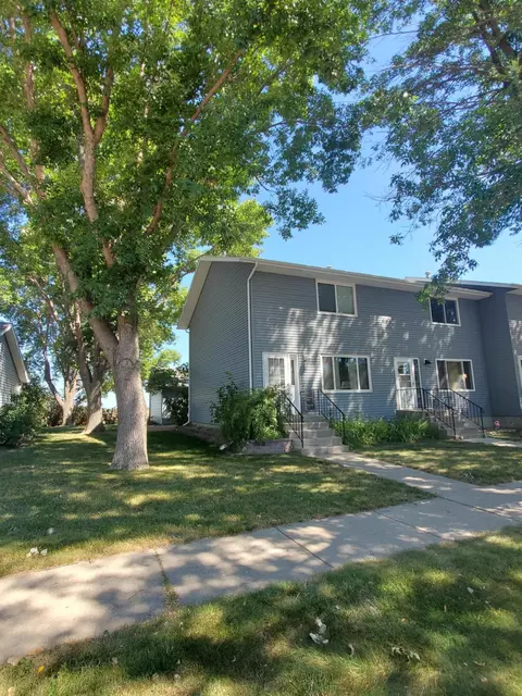 2911 Warwick Loop, Bismarck, ND 58504 photo 2