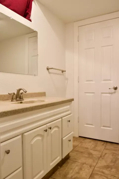 1819 Assumption Dr, Bismarck, ND 58501 photo 12