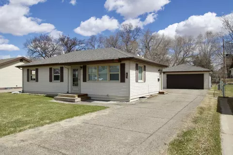 1819 Assumption Dr, Bismarck, ND 58501 photo 1