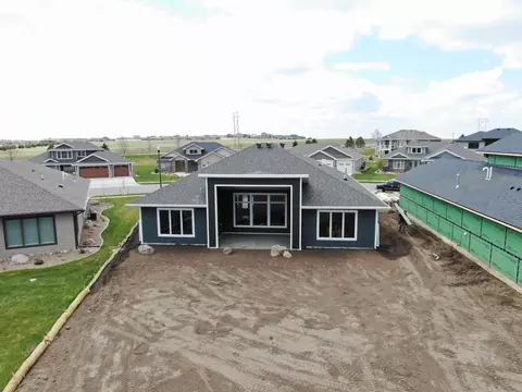 1102 Community Loop, Bismarck, ND 58503 photo 2