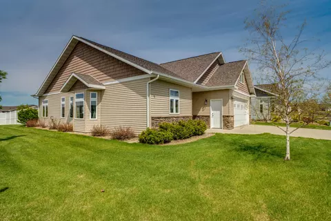 3400 Edgewood Village Loop, Bismarck, ND 58503 photo 38