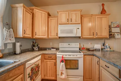 3400 Edgewood Village Loop, Bismarck, ND 58503 photo 3