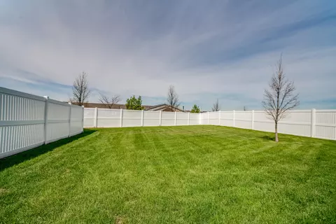 3400 Edgewood Village Loop, Bismarck, ND 58503 photo 44