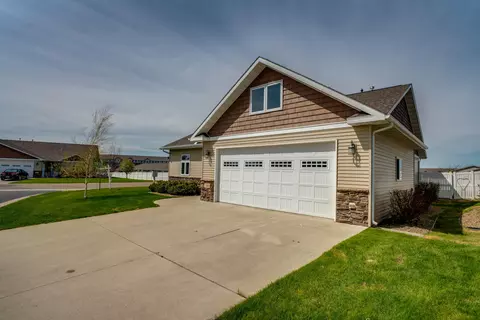 3400 Edgewood Village Loop, Bismarck, ND 58503 photo 41