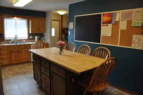 902 3rd Ave NW, Mandan, ND 58554 photo 2