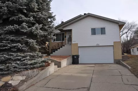 902 3rd Ave NW, Mandan, ND 58554 photo 1