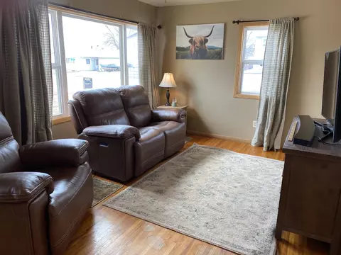 2502 B Ave E, Bismarck, ND 58501 photo 3