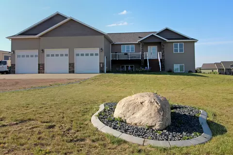 2477 Eugene Dr N, Mandan, ND 58554 photo 79