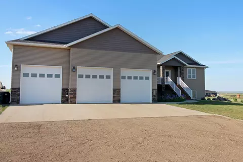2477 Eugene Dr N, Mandan, ND 58554 photo 1