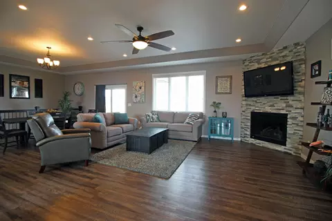 2477 Eugene Dr N, Mandan, ND 58554 photo 17