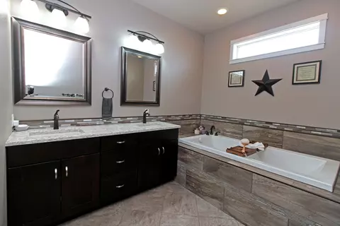 2477 Eugene Dr N, Mandan, ND 58554 photo 21