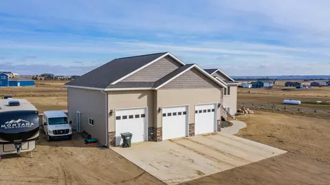 2477 Eugene Dr N, Mandan, ND 58554 photo 57