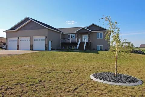 2477 Eugene Dr N, Mandan, ND 58554 photo 3