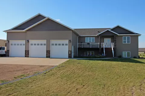 2477 Eugene Dr N, Mandan, ND 58554 photo 76