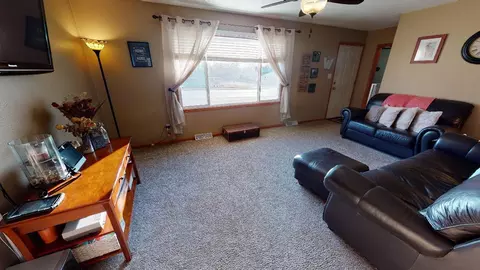 1601 Sunset Dr NW, Mandan, ND 58554 photo 5